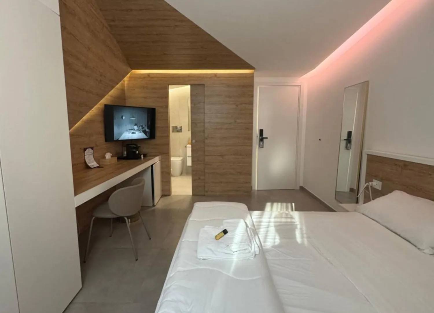 Space Tower Rooms Neapel Bed & Breakfast