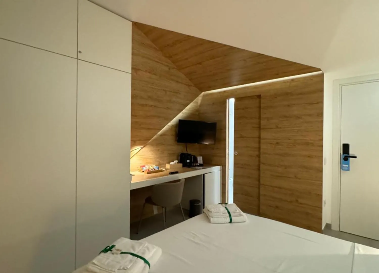 Space Tower Rooms Neapel