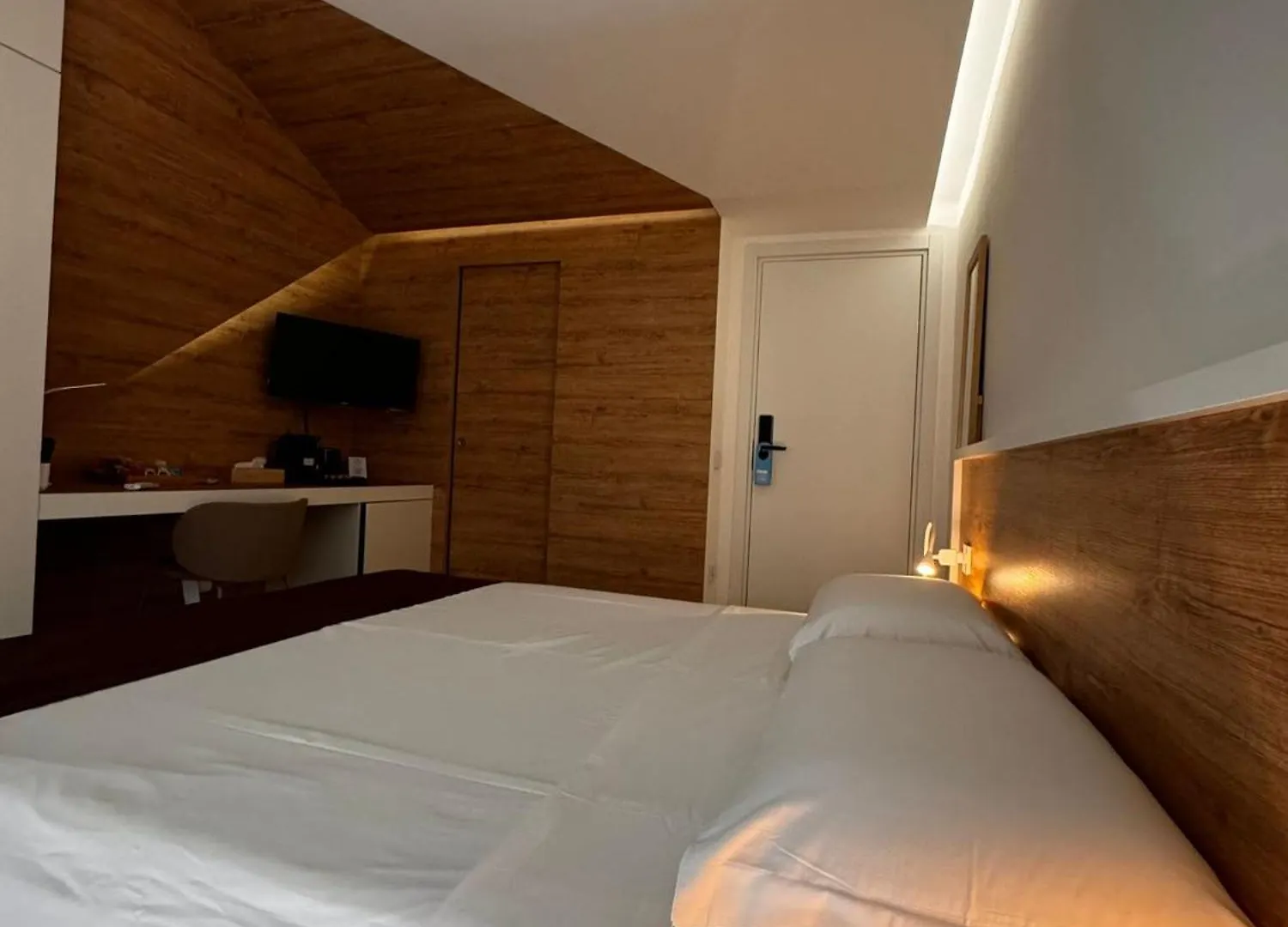 Space Tower Rooms Neapel Bed & Breakfast