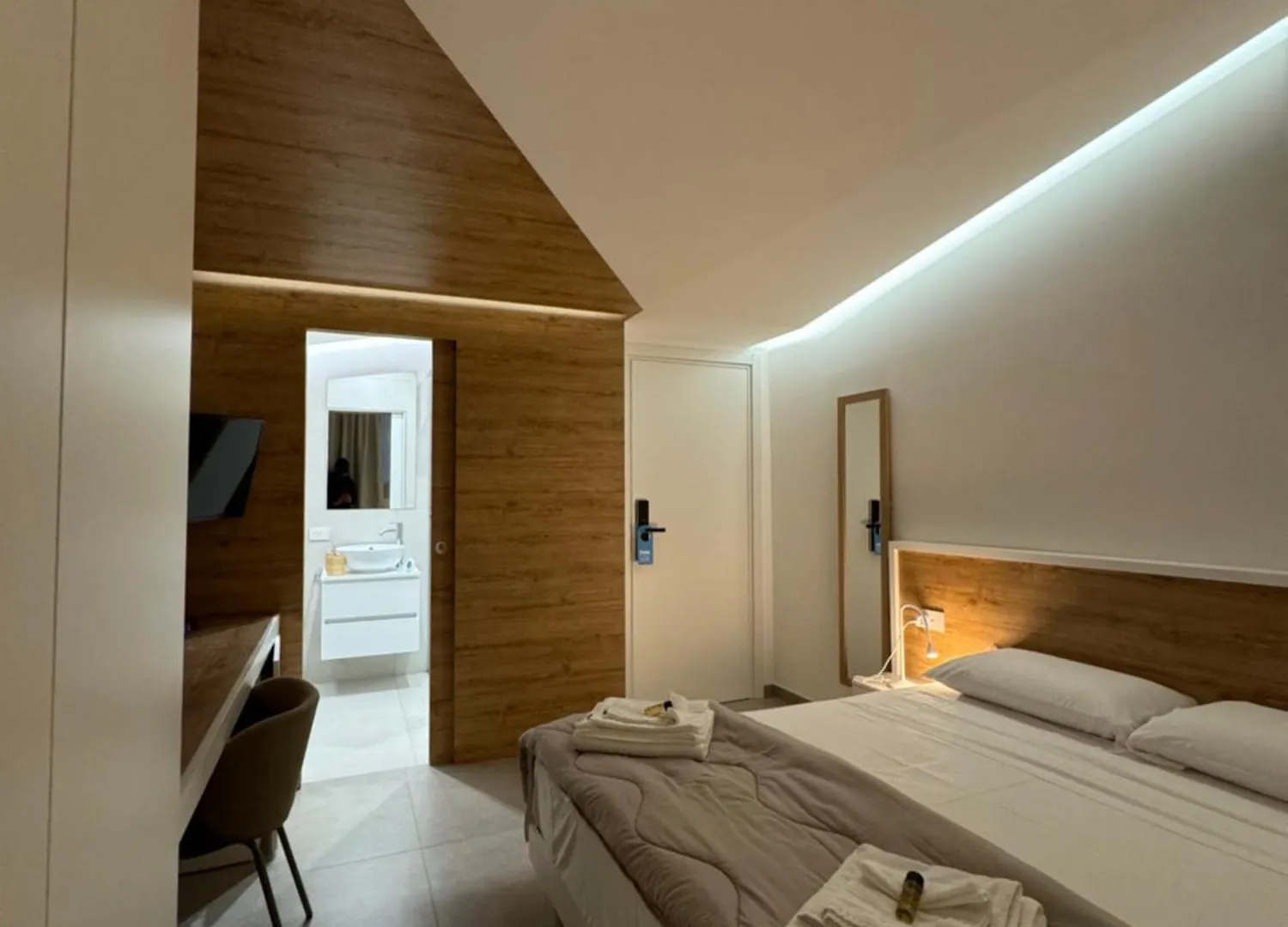 Space Tower Rooms Neapel
