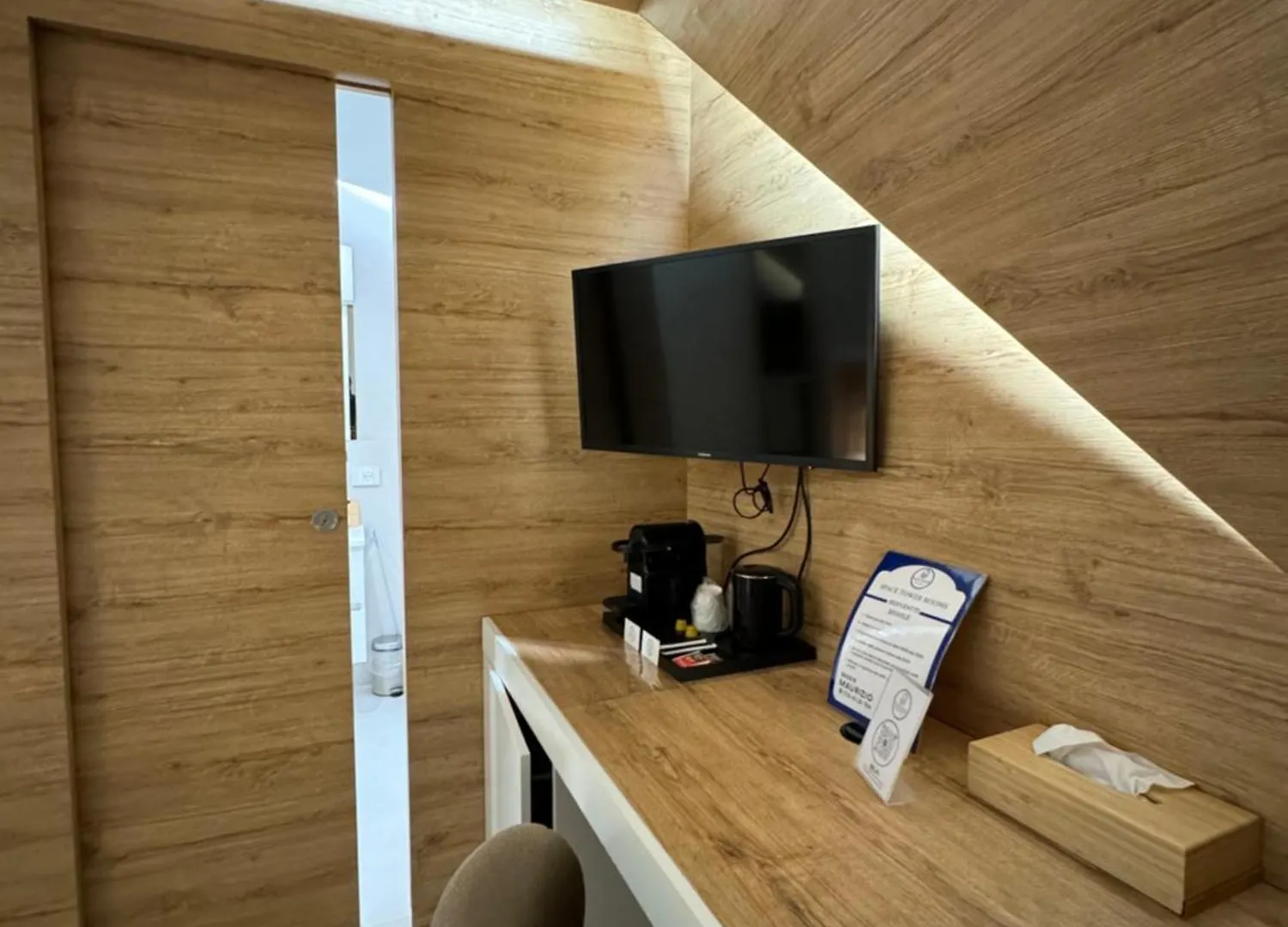Space Tower Rooms Neapel 0*,  Italien